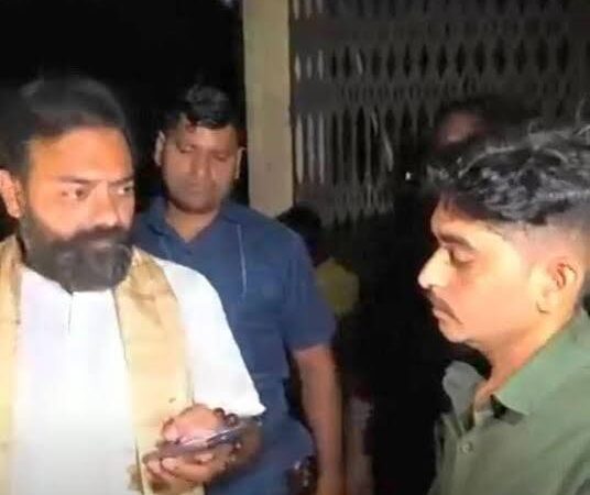 महोबा में 100 बोरी चने के बीज पर विवाद, विधायक का वीडियो वायरल