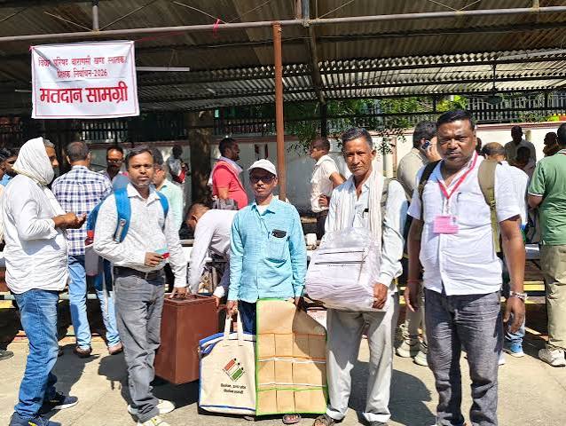 सोनभद्र में स्नातक निर्वाचन का मतदान