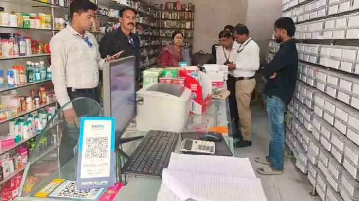औषधि टीम ने मेडिकल स्टोर की जांच की