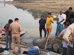 पुराने यमुना पुल पर युवती के कूदने से हड़कंप