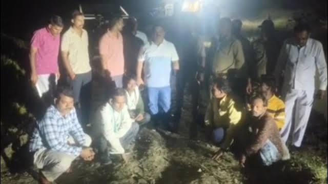 मौदहा में देर रात खनन के खिलाफ छापेमारी