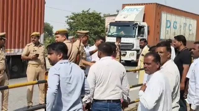 आगरा एमएलसी मतगणना के दौरान सपा-भाजपा समर्थकों में झड़प
