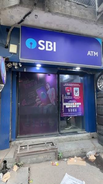 एसबीआई एटीएम में कार्ड फंसा, खाते से कटे रुपये