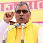 बहराइच पहुंचा 308 पहियों वाला विशाल ट्रक, 5 KM प्रति घंटे की रफ्तार से जारी सफर