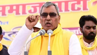ओम प्रकाश राजभर ने अखिलेश यादव और आजम खान की मुलाकात को लेकर सोशल मीडिया पर तंज कसते हुए सपा नेतृत्व पर निशाना साधा।