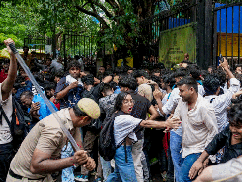 प्रदर्शनकारियों पर पुलिस कार्रवाई को लेकर सुप्रीम कोर्ट में सुनवाई