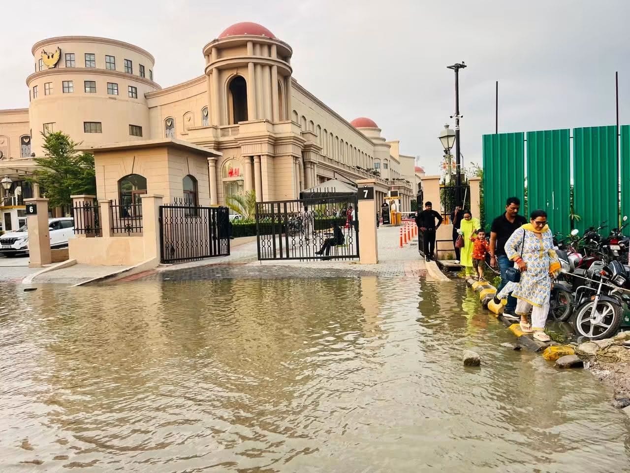 लखनऊ बाढ़ अपडेट: गोमती का जलस्तर घटने के संकेत, 48 घंटे में राहत की उम्मीद