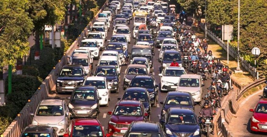 जाम में फंसा रहा लखनऊ, चालान में व्यस्त रही ट्रैफिक पुलिस 4 लखनऊ 1