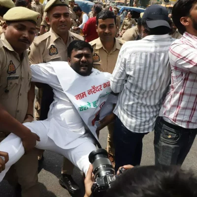 Lucknow Protest: LPG सिलेंडर को लेकर सपा का प्रदर्शन