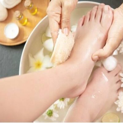 Beauty Tips: घर पर करें Manicure Pedicure, बचाएं पैसे