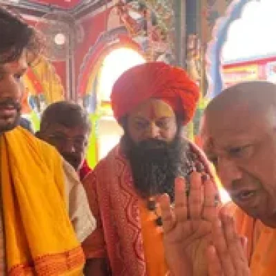 UP News: मुख्यमंत्री योगी आदित्यनाथ अयोध्या पहुंचे और राष्ट्रपति के प्रस्तावित दौरे से पहले तैयारियों का जायजा लिया। अधिकारियों को व्यवस्थाएं दुरुस्त रखने के निर्देश दिए।