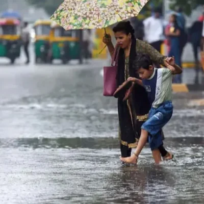 लखनऊ बारिश: स्कूली बच्चे भीगे, मौसम विभाग ने यलो अलर्ट जारी