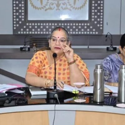 Lucknow Nagar Nigam की बैठक में मेयर और आयुक्त में टकराव