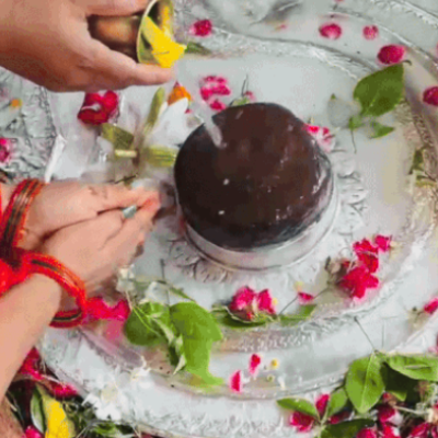 मनकामेश्वर महादेव मंदिर पुष्पवर्षा