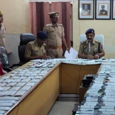 लखनऊ GRP ने 287 चोरी के मोबाइल बरामद, लोगों को लौटाए