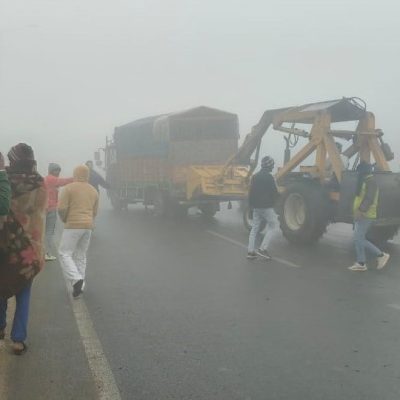 Amroha Highway Accident: कोहरे में 10+ वाहन भिड़े, 6 घायल