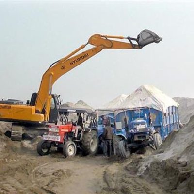 बांदा में खनन कारोबारियों पर IT की बड़ी रेड, कई ठिकानों पर छापेमारी