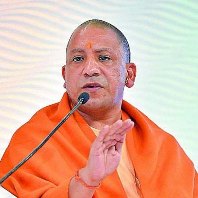 CM योगी की बैठक में बागी पूजा पाल शामिल, सपा MLA नाराज़