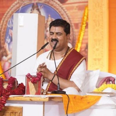 Gorakhpur News: कथा के दौरान भड़के राजन जी महाराज