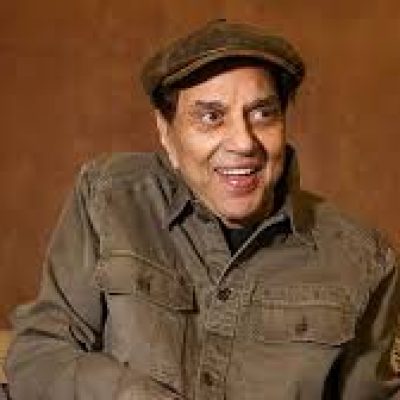 धर्मेंद्र: अपराधी से आचार्य तक, हर किरदार में दमदार प्रदर्शन