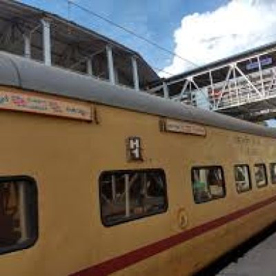 Lucknow Railway News: VIP ट्रेनें घंटों लेट, मरीज परेशान