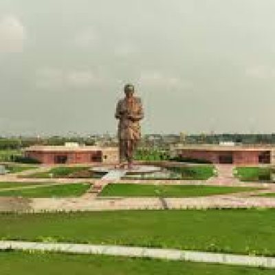 लखनऊ में सबसे बड़ी प्रतिमा, कमल-आकार प्रेरणा स्थल