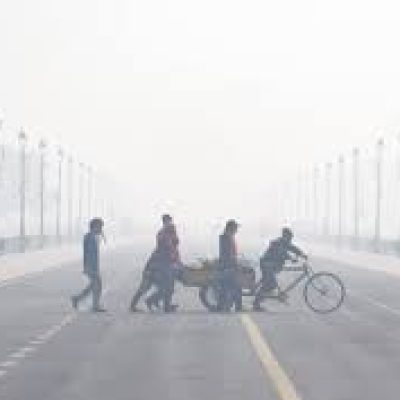 लखनऊ में घना कोहरा: विजिबिलिटी 100m, तापमान 9.4°C