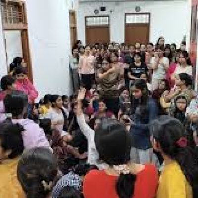 Lucknow University: मेस फूड से छात्रा बेहोश, प्रदर्शन