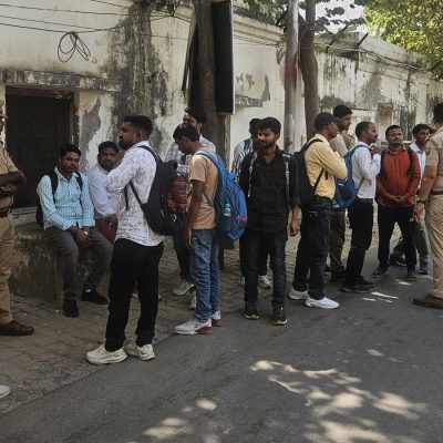 Ayurvedic Pharmacist Protest: 53 तारीखों के बाद फैसला नहीं