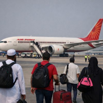 यूपी: ईरान संकट के बीच खाड़ी देशों में फंसे लोग भारत लौटे, लखनऊ से चार विमान रवाना