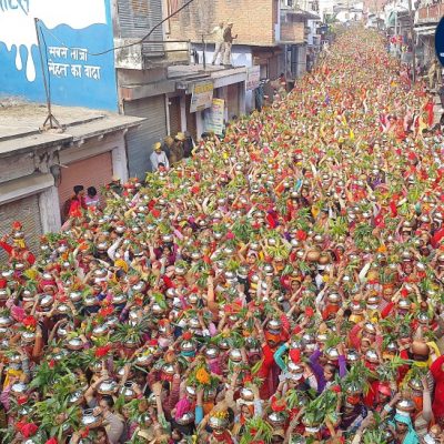 कानपुर देहात: 1008 महिलाओं की कलश यात्रा, उमड़ा आस्था का सैलाब