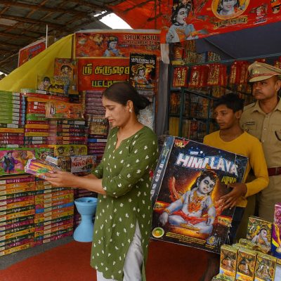 Lucknow: 1,018 पटाखा दुकानें लगेंगी, 5 दिन की अनुमति