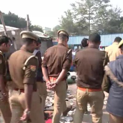 लखनऊ: घुसपैठियों की झुग्गियों से उर्दू किताबें, VIP सुविधाएं