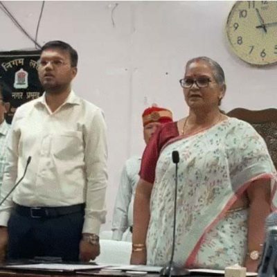 Lucknow: नए पार्षदों ने ली शपथ, शहर के विकास का लिया संकल्प