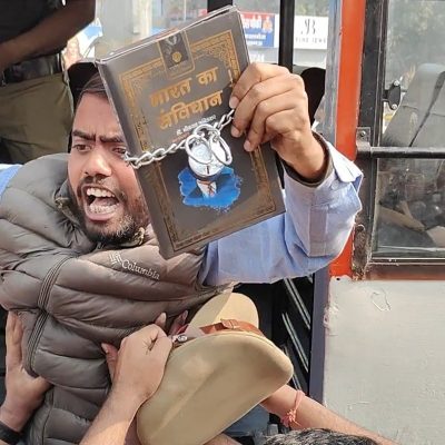 Lucknow Protest: सपाइयों-कांग्रेसियों को पुलिस ले गई