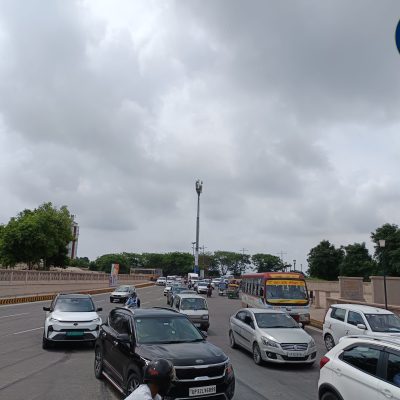 लखनऊ मौसम अपडेट: ऑरेंज अलर्ट, बारिश 15 मिमी, ठंडी हवा