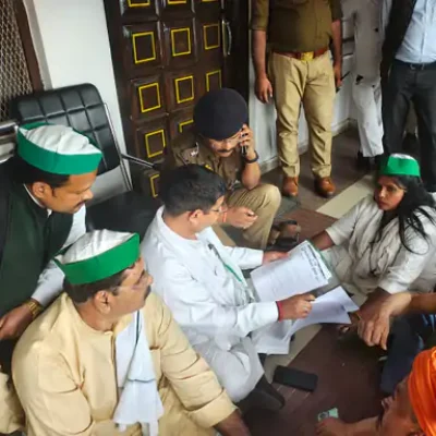 Lucknow News: होलिका जमीन कब्जे पर किसानों का हंगामा