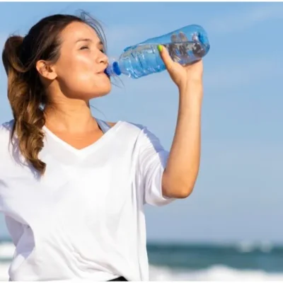 Health Tips: क्या खड़े होकर पानी पीना नुकसानदेह है?