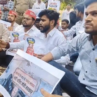 Lucknow University: छात्रों का हंगामा, पुलिस ने हिरासत में लिया