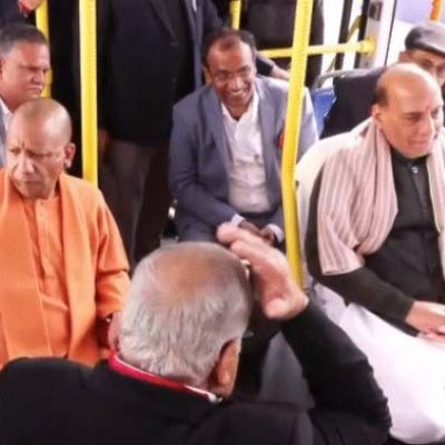 राजनाथ सिंह बोले– योगी अर्थशास्त्र के भी मास्टर