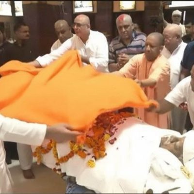 लखनऊ में CM योगी ने किए साईं चांडूराम के अंतिम दर्शन