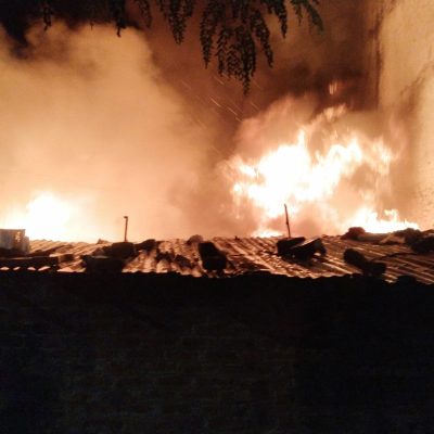 Lucknow Fire: चौक में कबाड़ गोदाम में आग, 3 दमकल