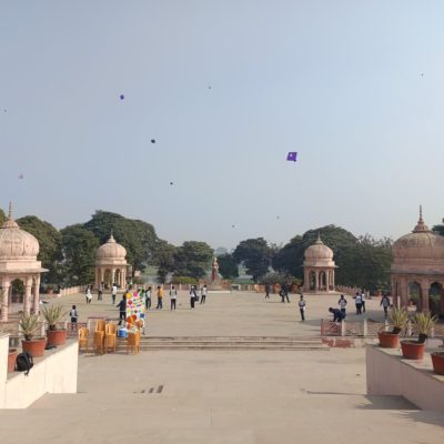 Lucknow Makar Sankranti: कुड़िया घाट पर पतंग व भंडारे